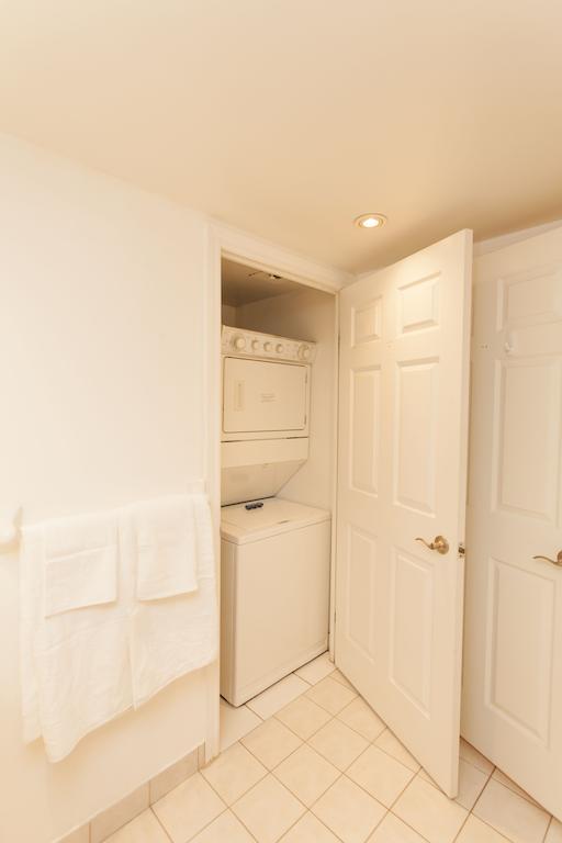 Red Maple Suites - Icon Toronto Room photo