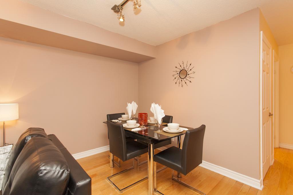 Red Maple Suites - Icon Toronto Room photo