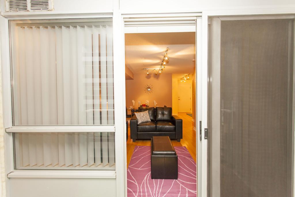 Red Maple Suites - Icon Toronto Room photo