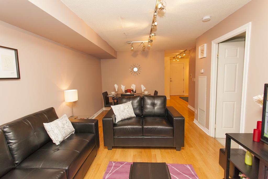 Red Maple Suites - Icon Toronto Room photo