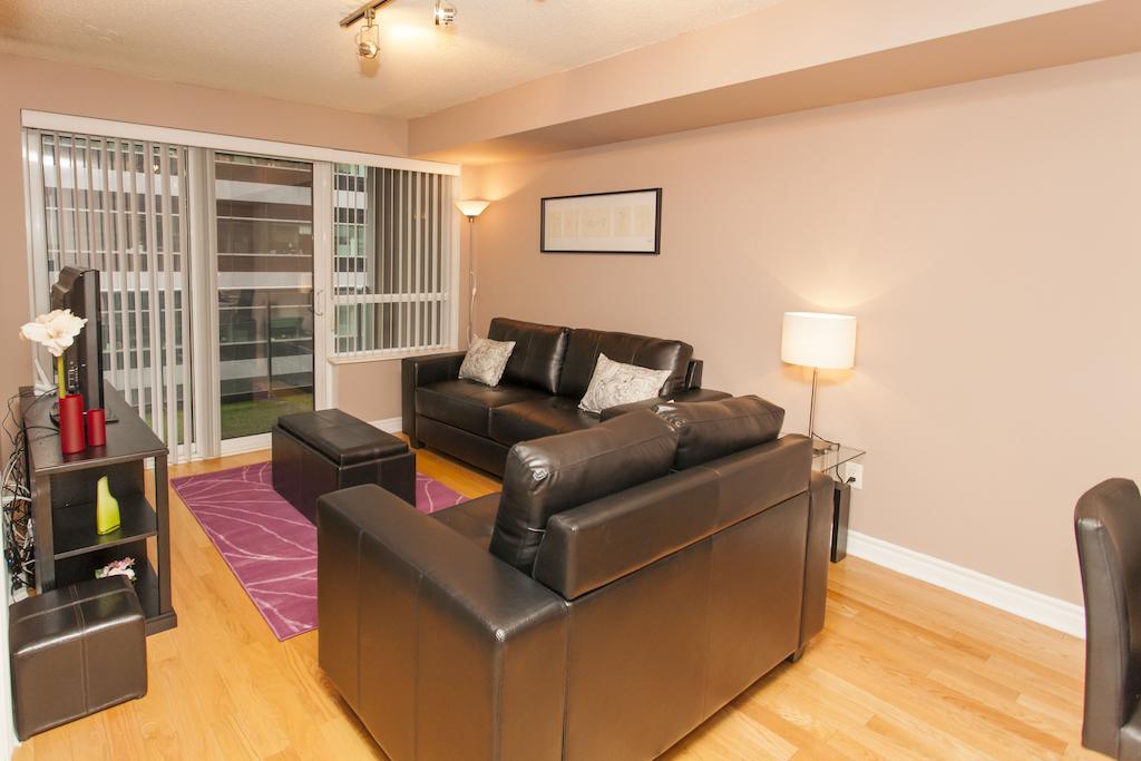 Red Maple Suites - Icon Toronto Room photo